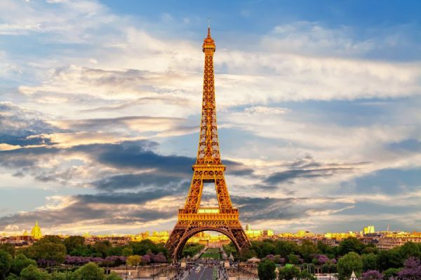 Eiffel Clouds<br>1 részes